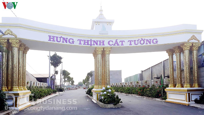 Cổng chào dự án Hưng Thịnh Cát Tường được chủ đầu tư xây rất "hoành tráng". Cổng chào dự án Hưng Thịnh Cát Tường được chủ đầu tư xây rất "hoành tráng".